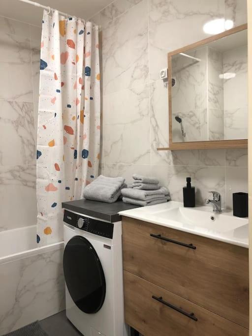 Superbe Appartement Tout Equipe, Le Nid D'Eva A Metz Gare, Parking Prive, Balcon, F2, 50M2, 3P Kültér fotó